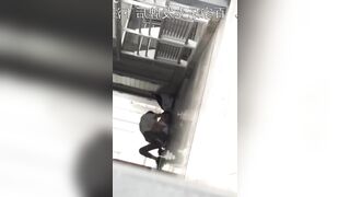 Cô giáo bây giờ lạ lắm, cứ gặp học trò là đè ra nhún
