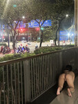 Con đĩ dâm mông to bím múp thích khoe thân public