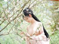 chị hằng này to tròn quá