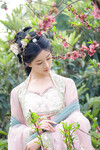 chị hằng này to tròn quá