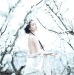 Chụp ảnh nude ở vườn đào em mẫu ảnh vú to tròn