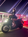 Bạn thân đi chơi nhưng chỉ thích mặc sịp ra ngoài