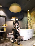 Loli tạo dáng 5