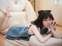 Loli tạo dáng 5