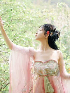 chị hằng này to tròn quá
