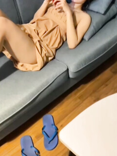 Sơ hở lại bắt nhỏ bạn thân bú chân tới cu